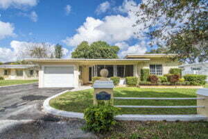 House Front - 509 SW 20th Street, Fort Lauderdale, FL 33315 - © Flat Fee Florida Realty