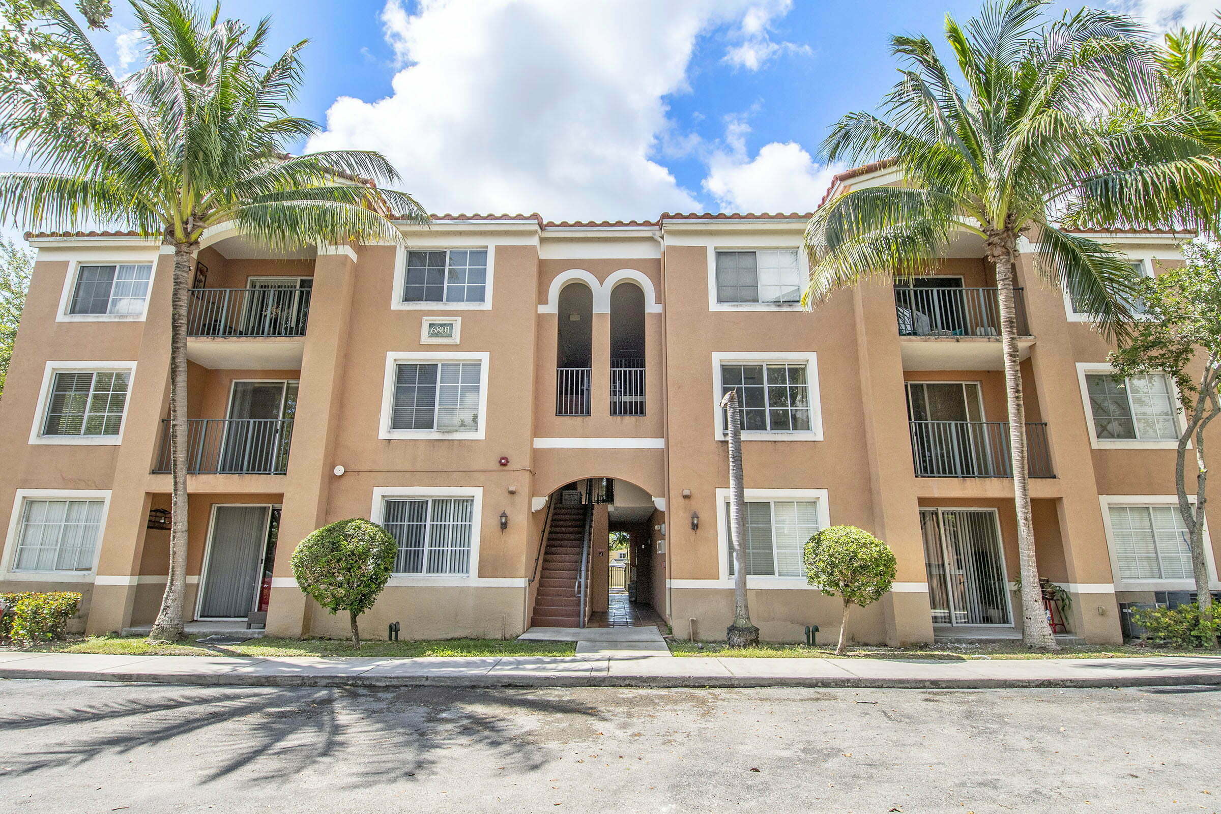 Building Front for 6801 SW 44 Street, Unit 201, Miami, FL 33155 - © Flat Fee Florida Realty